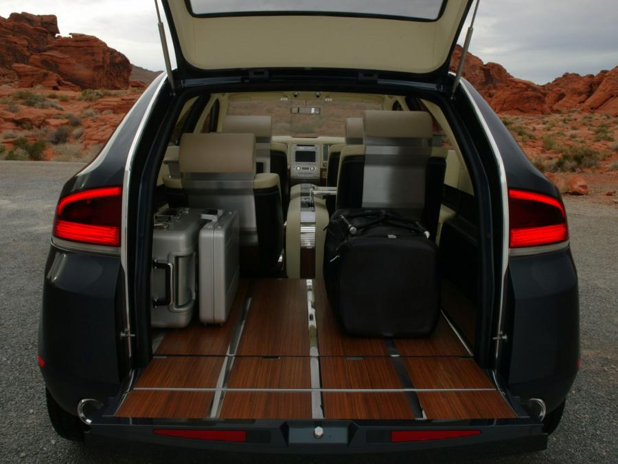  Lincoln Aviator Concept 2004 года  (фото 32 из 37)